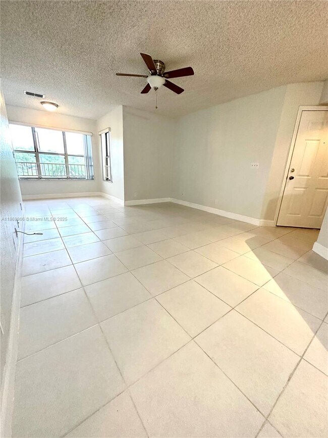 Building Photo - 3390 Pinewalk Dr N