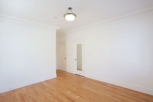 Building Photo - 312 20th Ave