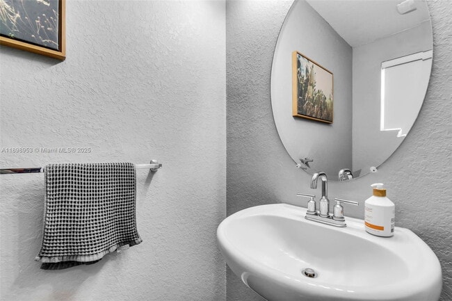 Building Photo - 1429 SE 23rd Terrace