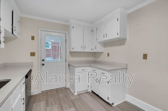 Building Photo - 3733 Manchester Dr