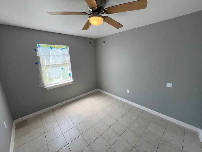 Building Photo - Baker Trails Apartments