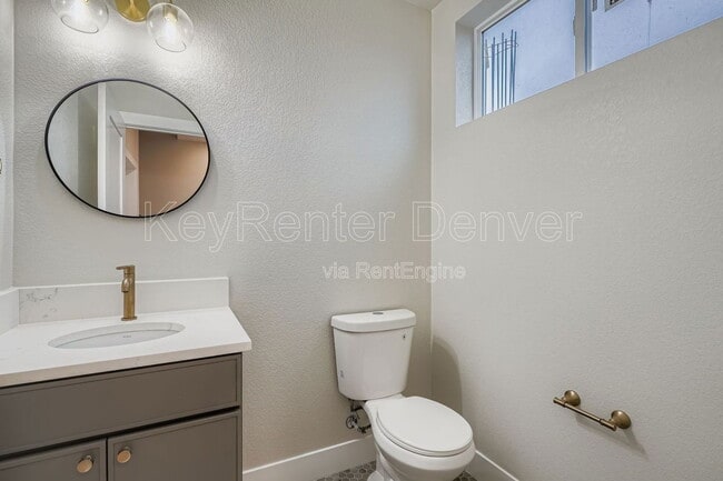 Building Photo - 2208 S Albion St