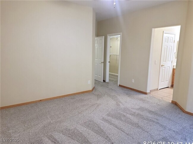 Building Photo - 948 Lloyd George Dr