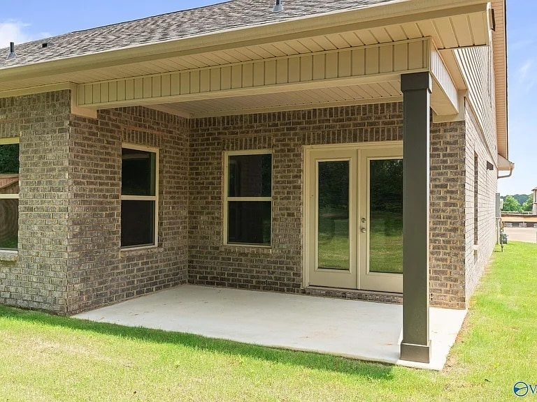 Backyard Patio - 104 Striker Ln