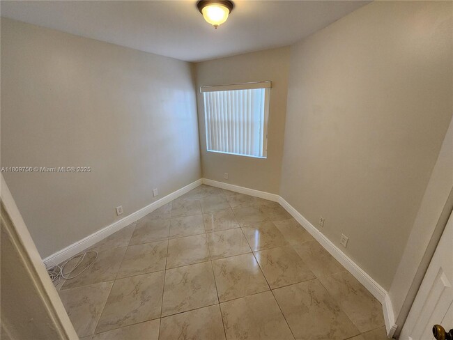 Building Photo - 1562 Springside Dr