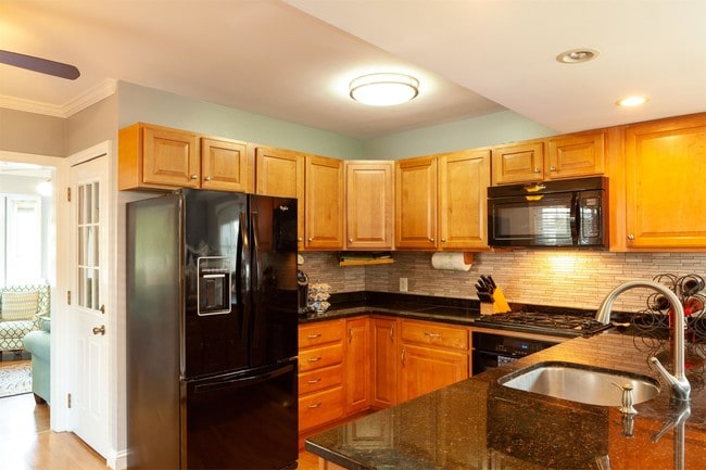 Building Photo - 2900 Meadow Ln