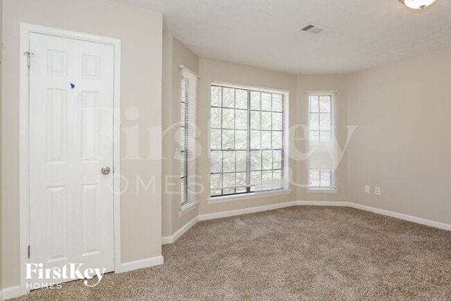 Building Photo - 2425 Stonebridge Ln