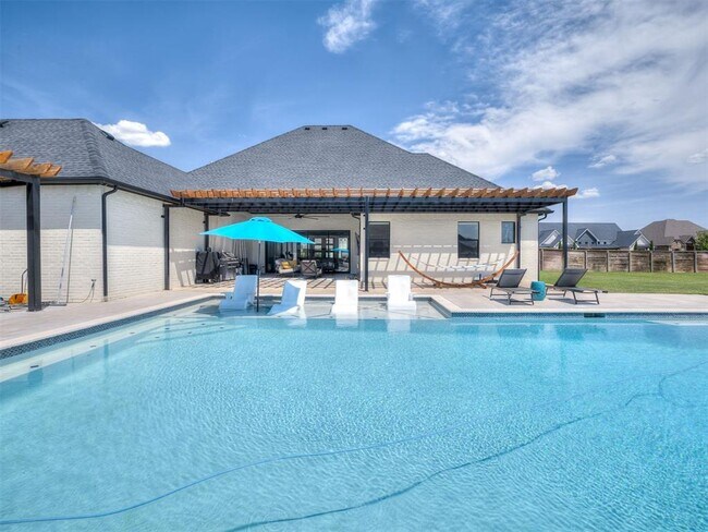 Building Photo - 4001 Timber Valley Dr