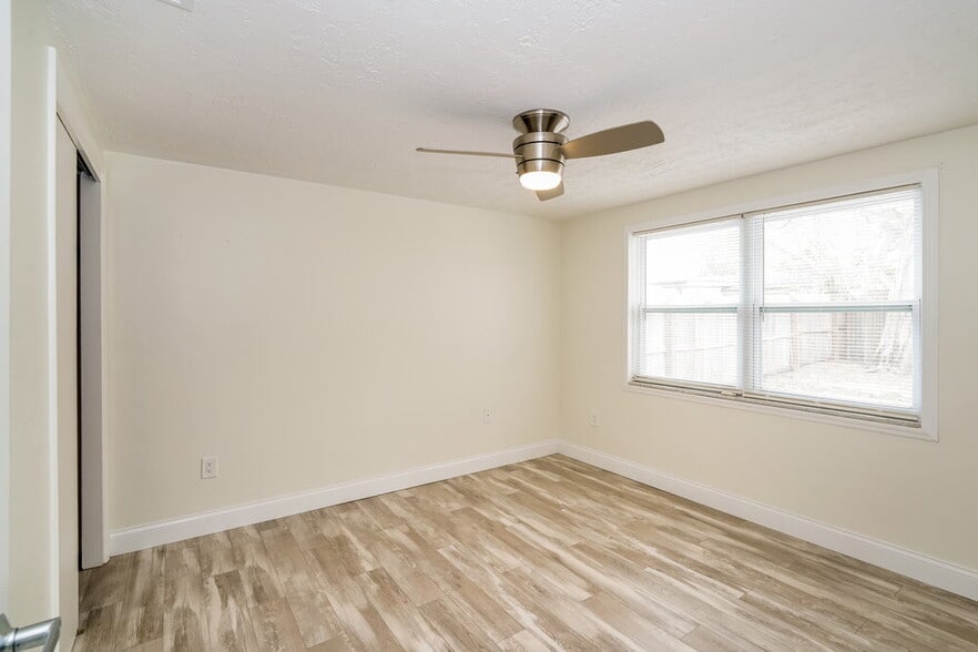 Building Photo - 4045 Grayton Dr