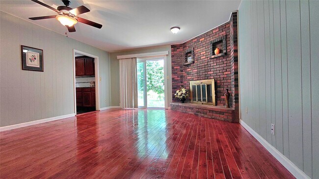 Building Photo - 874 Hollyridge Dr