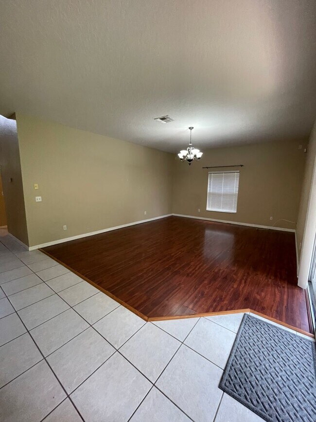 Building Photo - Home For Rent in Gated Stonebrook Neighbor...