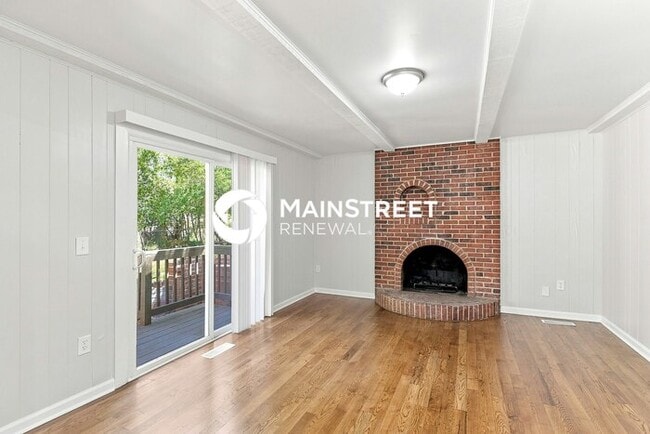 Building Photo - 3 Bedroom Pet-Friendly Home in Charlotte, NC with Main Street Renewal