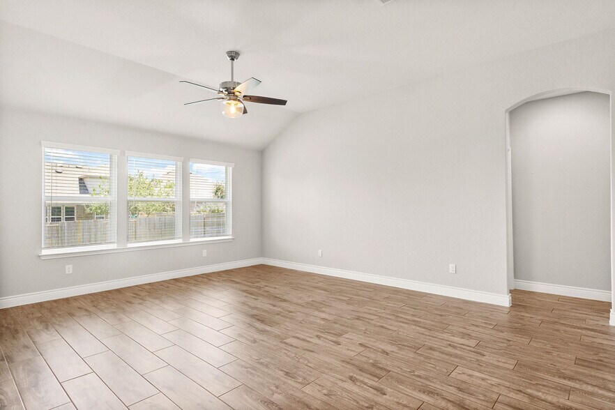Building Photo - 2255 Oak Run Pky