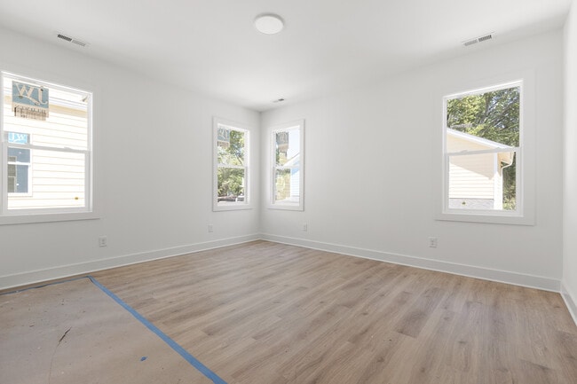 Building Photo - 733 Hopkins St