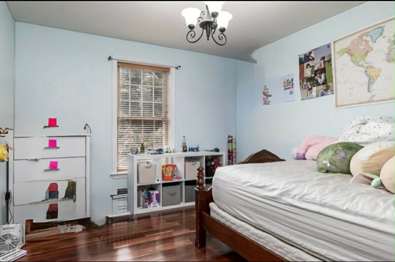 Building Photo - 160 S Elm St