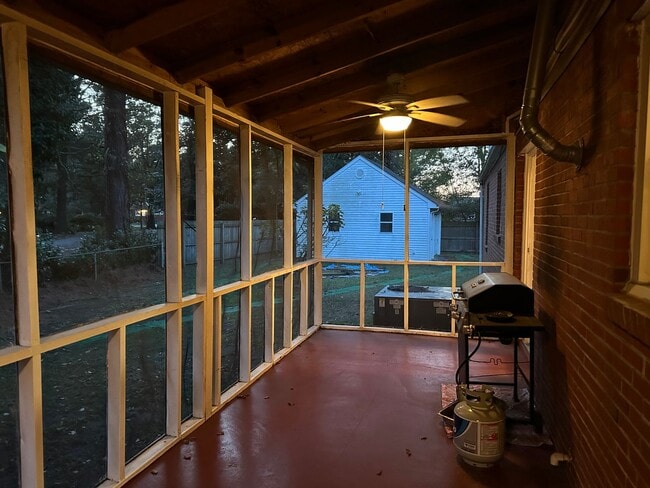 Building Photo - 2 Bedroom Downstairs Duplex in Norfolk