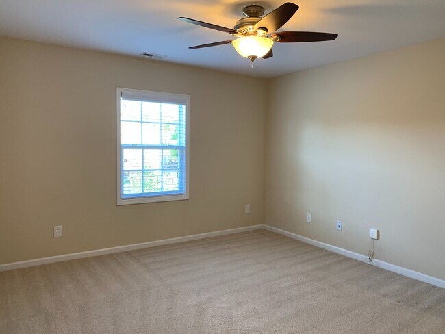 Building Photo - 4 Bed / 2.5 Bath Home in Holly Springs