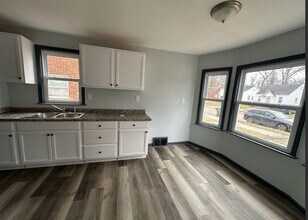 Building Photo - Cute 2 bedroom located on Detroit's West side.