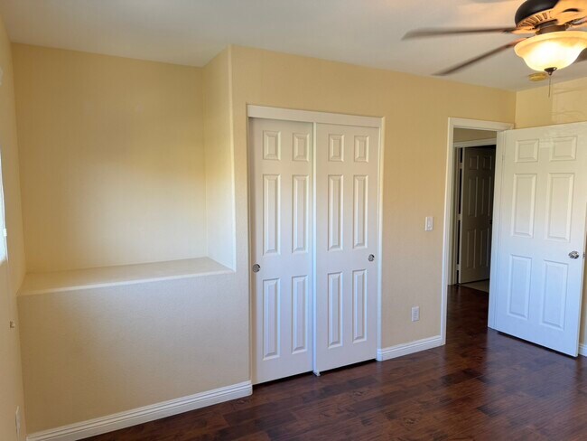 Building Photo - 5450 Pinecroft Dr