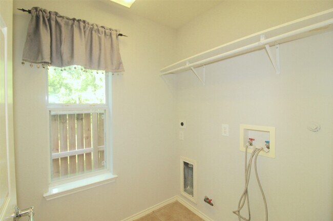 Building Photo - 7202 Toad Hollow