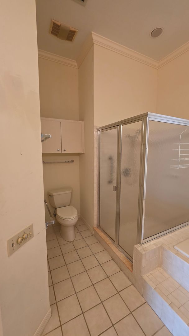 Building Photo - Golf Course Living in a Gated Harbor Hills Country Club – Lady Lake, FL