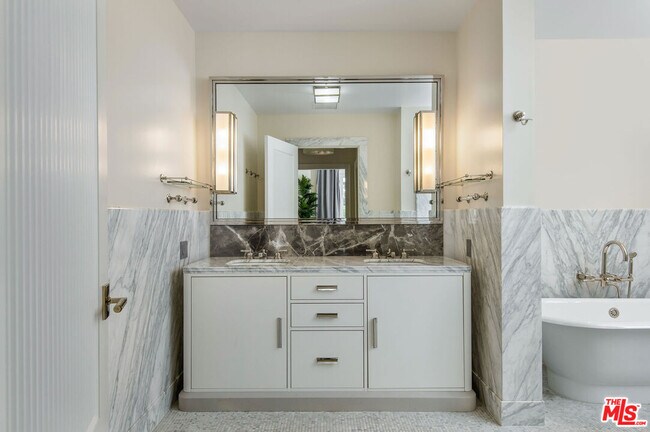 Building Photo - 15225 Palisades Village Ln