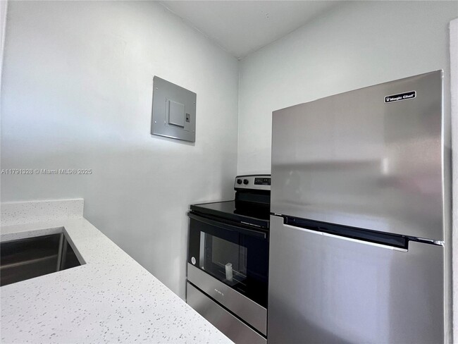 Primary Photo - 2901 NW 18th St