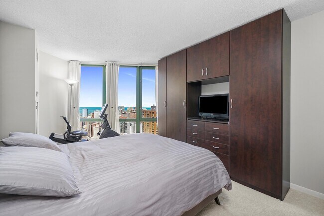 Building Photo - 111 W Maple St