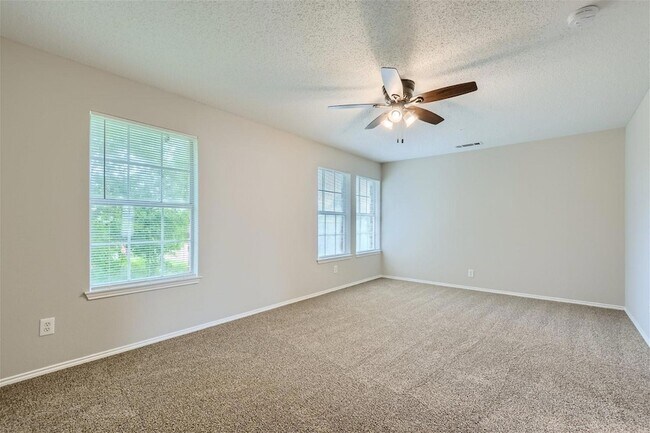 Building Photo - 123 Southampton Dr