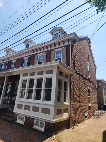 Building Photo - 149 E 2nd St