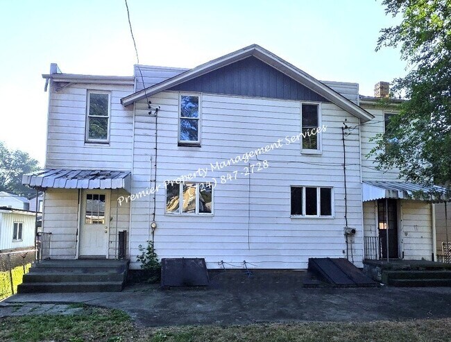 Primary Photo - 1315 5th Ave