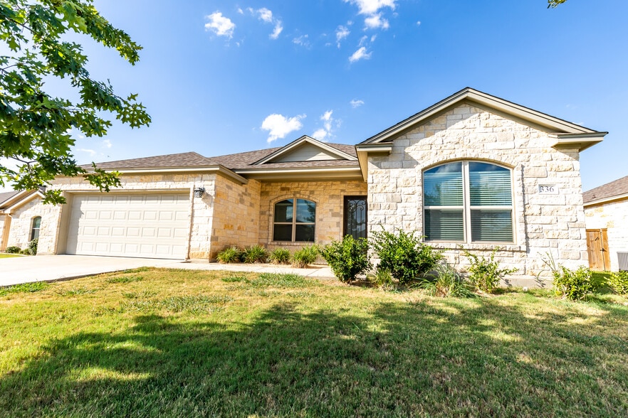 Double Car Garage - 336 Jake Dr