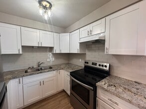 Building Photo - Coastal Condo for Rent in Del Mar – Beachside Living at Its Best