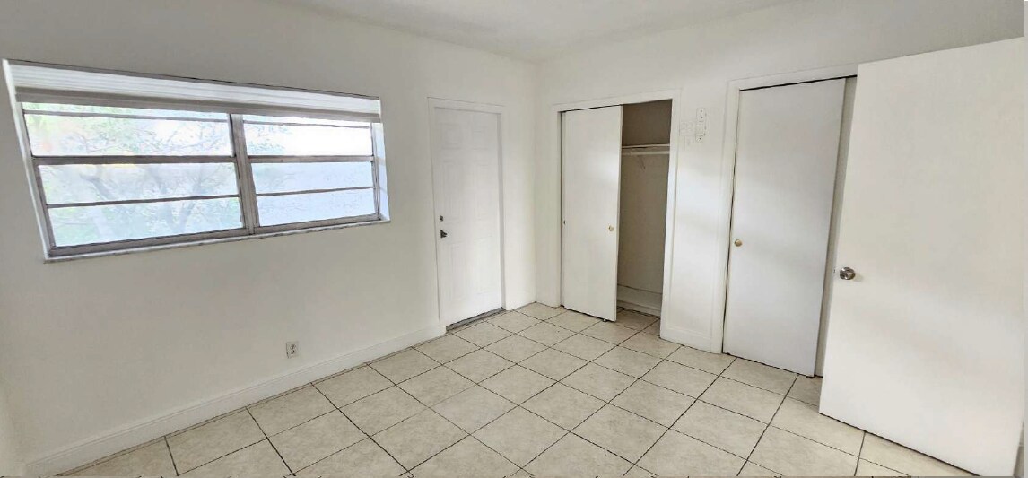 Building Photo - 230 SW 11th Ave