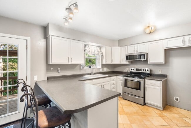 Building Photo - 161 Trent St