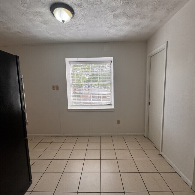 Building Photo - 1700 Sun Ave