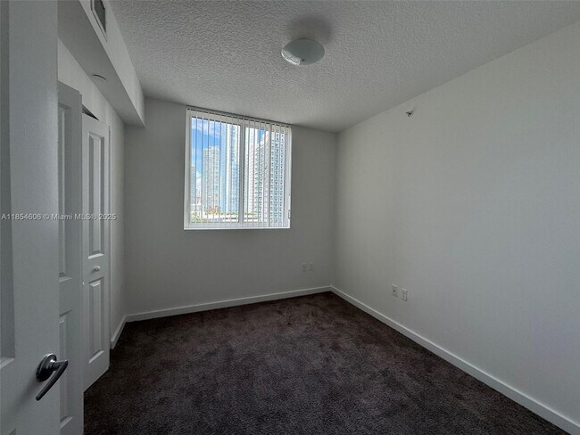 Building Photo - 601 NE 23rd St