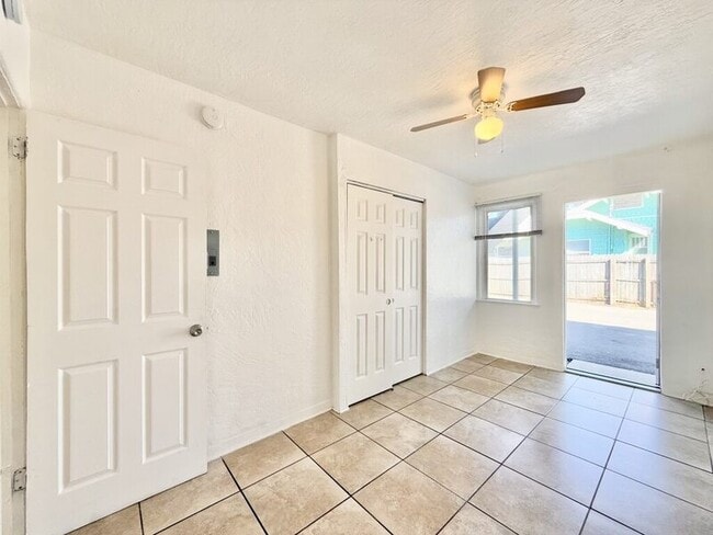 Building Photo - 551 N Ridgewood Ave