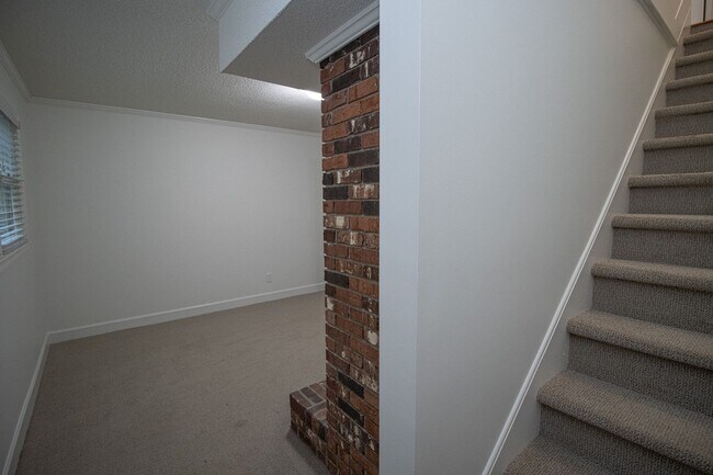 Building Photo - Renovated 5BR Home Minutes from Downtown Columbia | Two Full Kitchens + Fenced Yard ~ Available M...