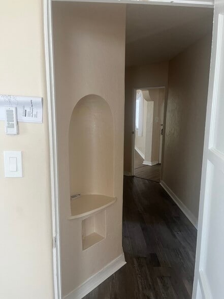 Building Photo - 2500 S Bronson Ave