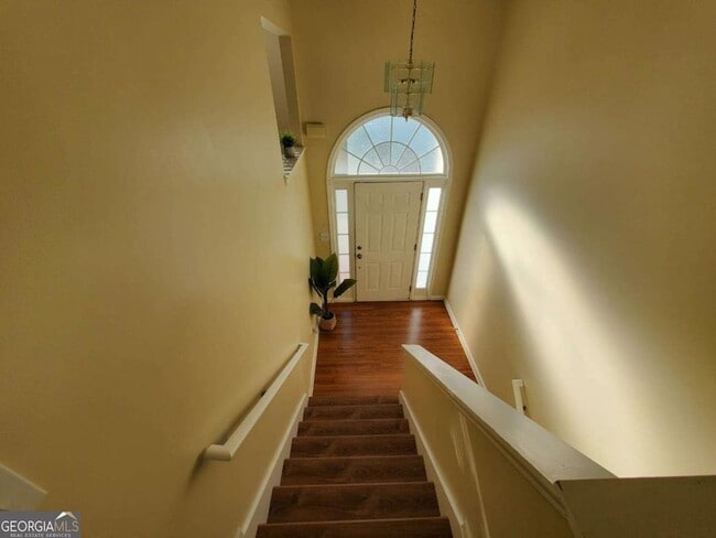 Building Photo - 5450 Twin Lakes Dr