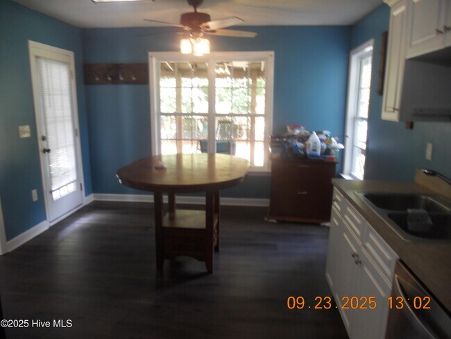 Building Photo - 105 Spring Leaf Ln