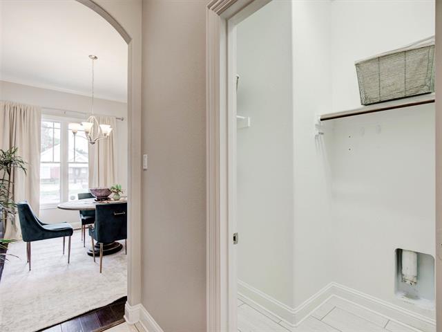 Building Photo - 2700 Gladstone Dr