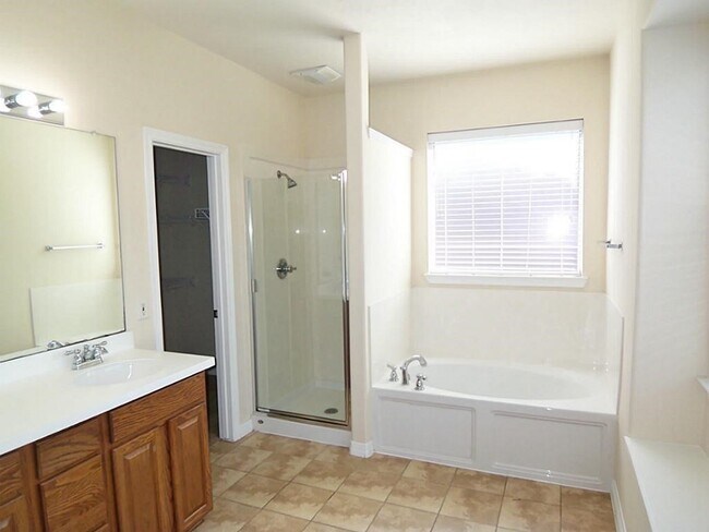 Building Photo - 17207 Mossbriar Ln