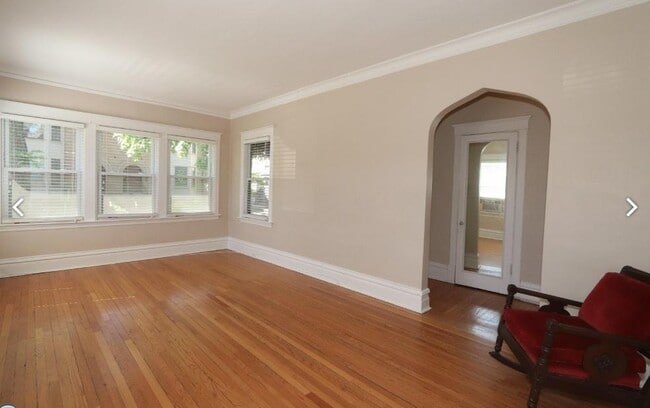 Building Photo - 916 Pleasant St