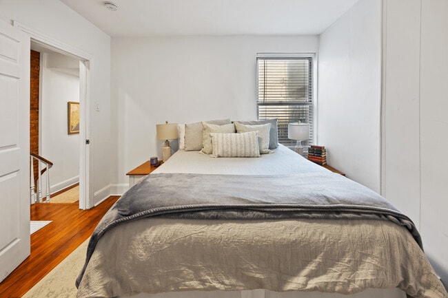 Building Photo - 2207 Lombard St