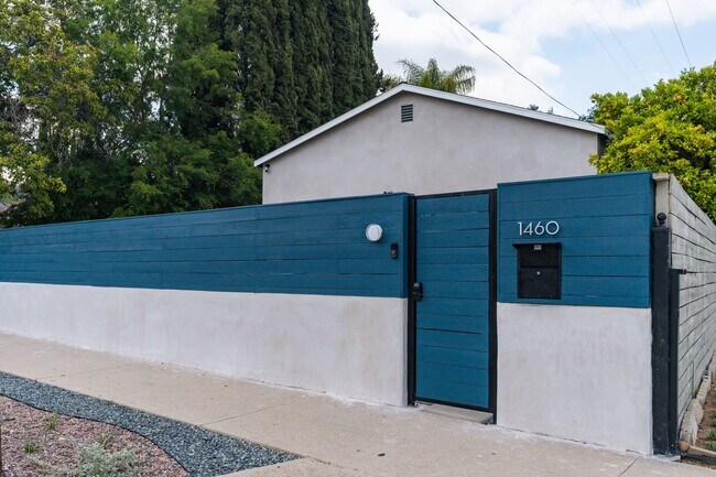 Building Photo - 1460 Yosemite Dr