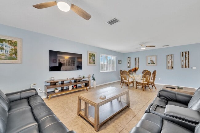 Building Photo - Annual Furnished spacious Villa close to Siesta Key!