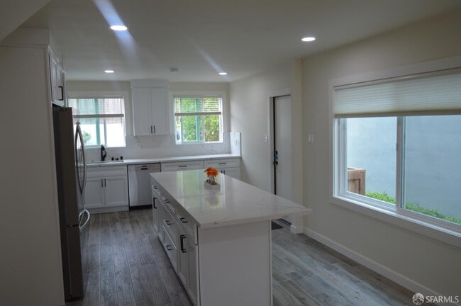 Building Photo - 87 Lakemont Dr