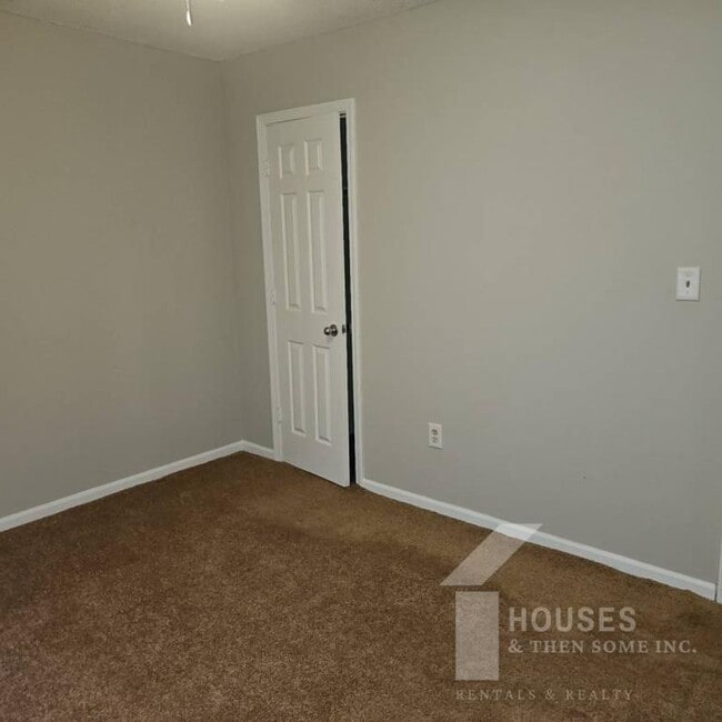 Building Photo - 28 Shore Dr